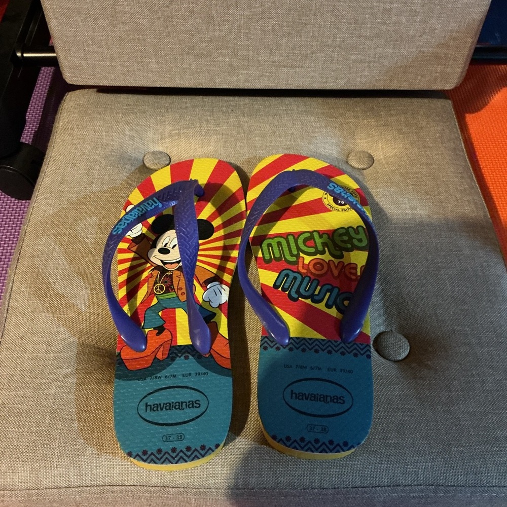 NEW Havaianas Mickey Mouse Yellow and Red Flip Flops NEW